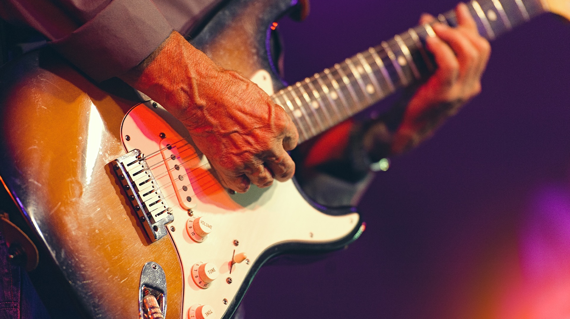 Buddy Guy's Legends blues club with live music and couples enjoying the show