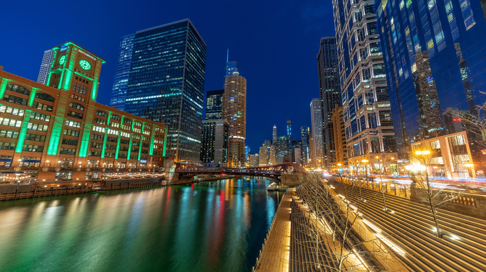 Chicago Riverwalk pedestrian promenade with riverside dining