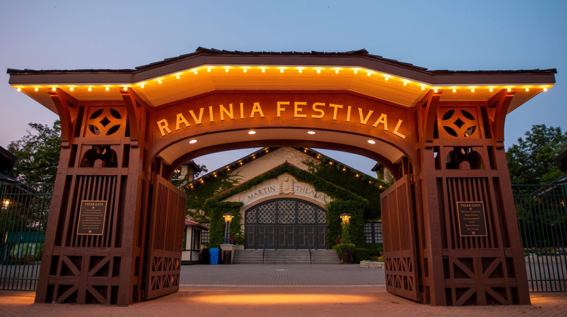 Ravinia Festival outdoor concert with couples enjoying picnic