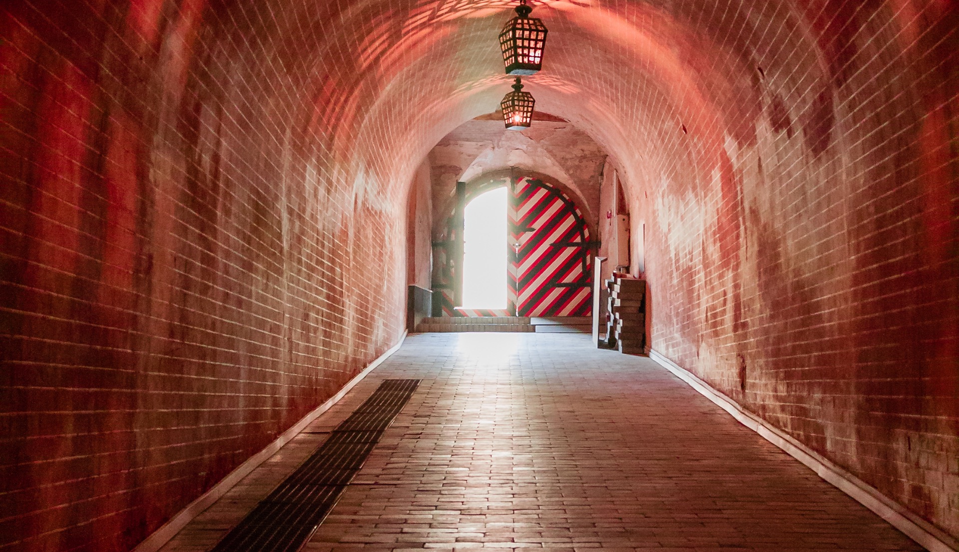 Shanghai Tunnels haunted underground tour Portland Oregon unique date